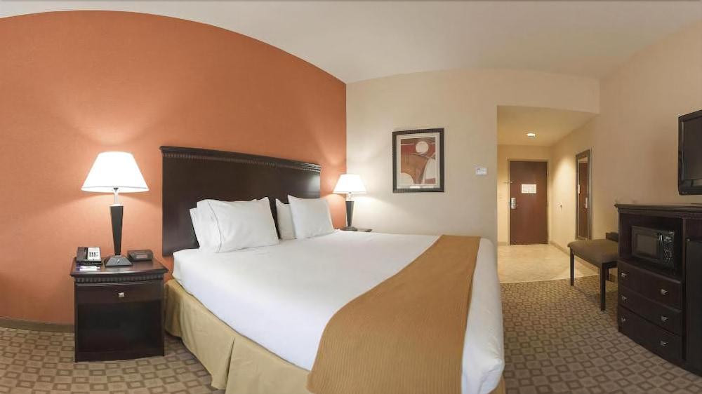 Holiday Inn Express Hotel & Suites Talladega By Ihg Екстериор снимка