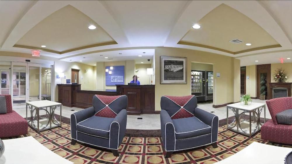 Holiday Inn Express Hotel & Suites Talladega By Ihg Екстериор снимка