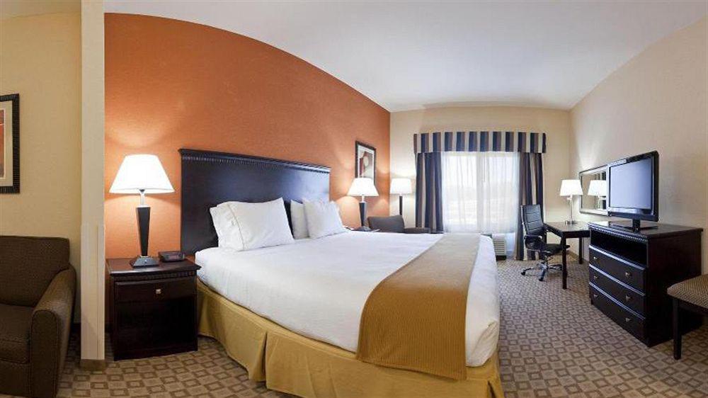 Holiday Inn Express Hotel & Suites Talladega By Ihg Екстериор снимка