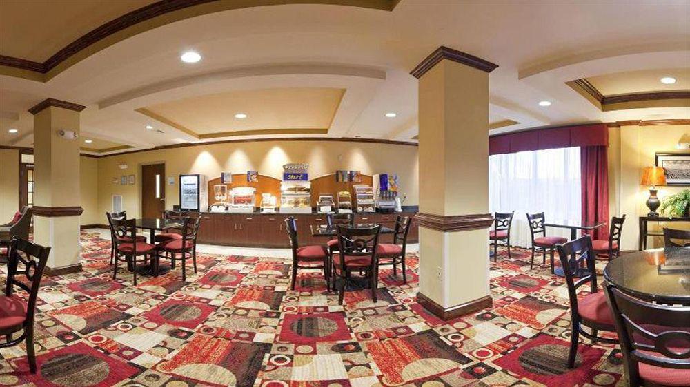 Holiday Inn Express Hotel & Suites Talladega By Ihg Екстериор снимка