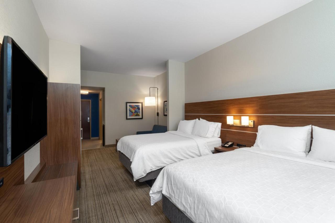 Holiday Inn Express Hotel & Suites Talladega By Ihg Екстериор снимка