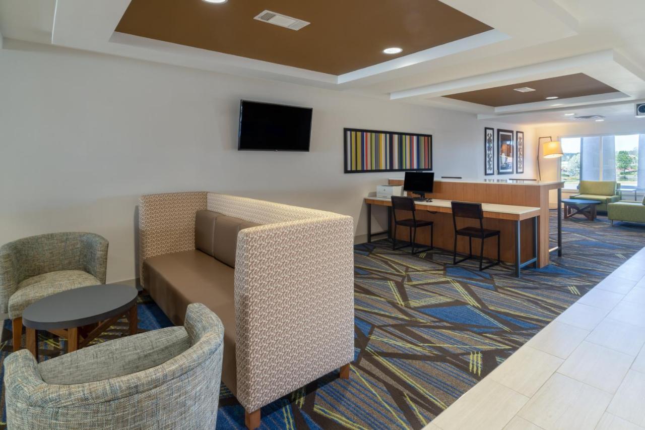 Holiday Inn Express Hotel & Suites Talladega By Ihg Екстериор снимка