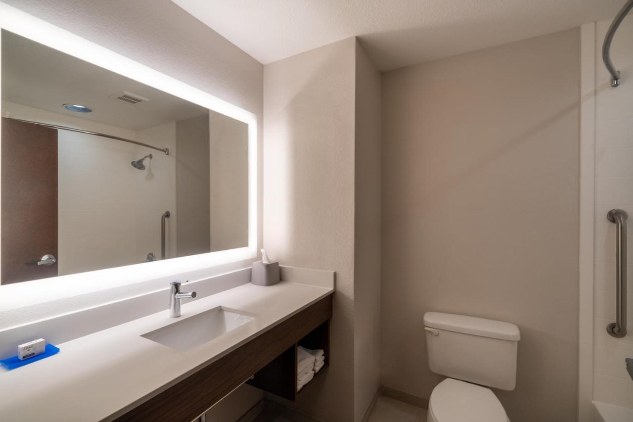 Holiday Inn Express Hotel & Suites Talladega By Ihg Екстериор снимка