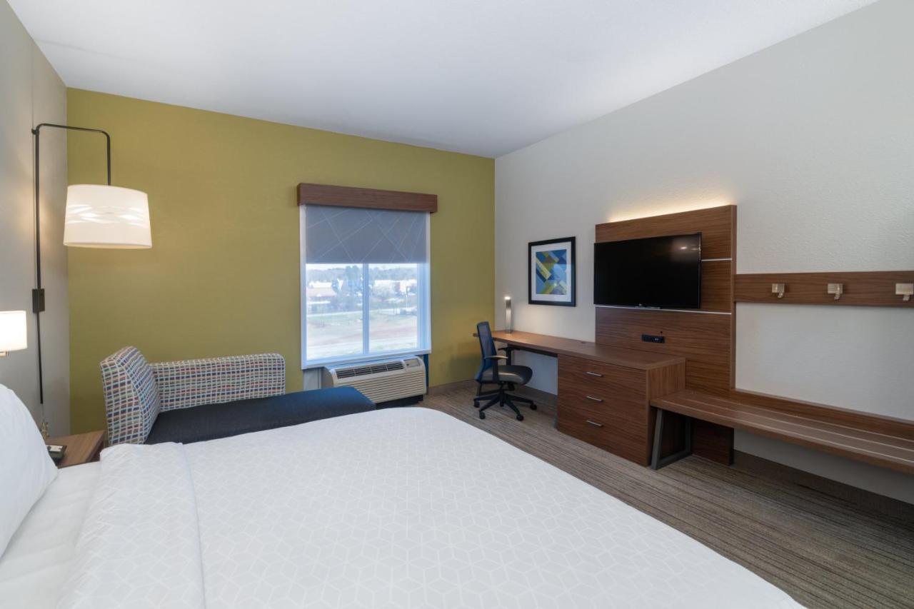 Holiday Inn Express Hotel & Suites Talladega By Ihg Екстериор снимка
