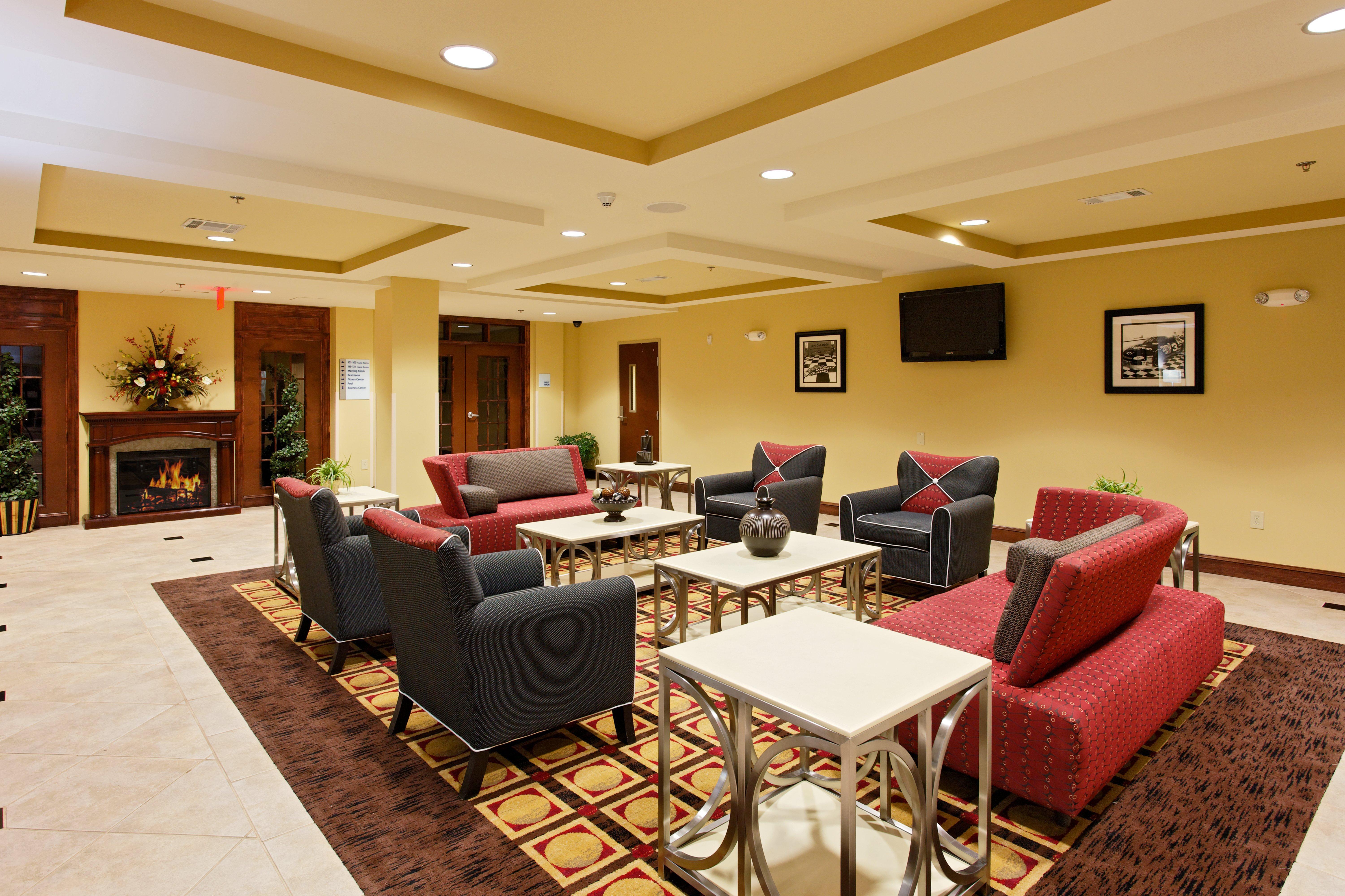 Holiday Inn Express Hotel & Suites Talladega By Ihg Екстериор снимка