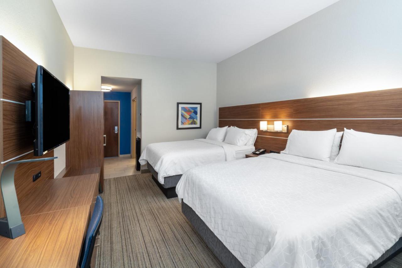 Holiday Inn Express Hotel & Suites Talladega By Ihg Екстериор снимка