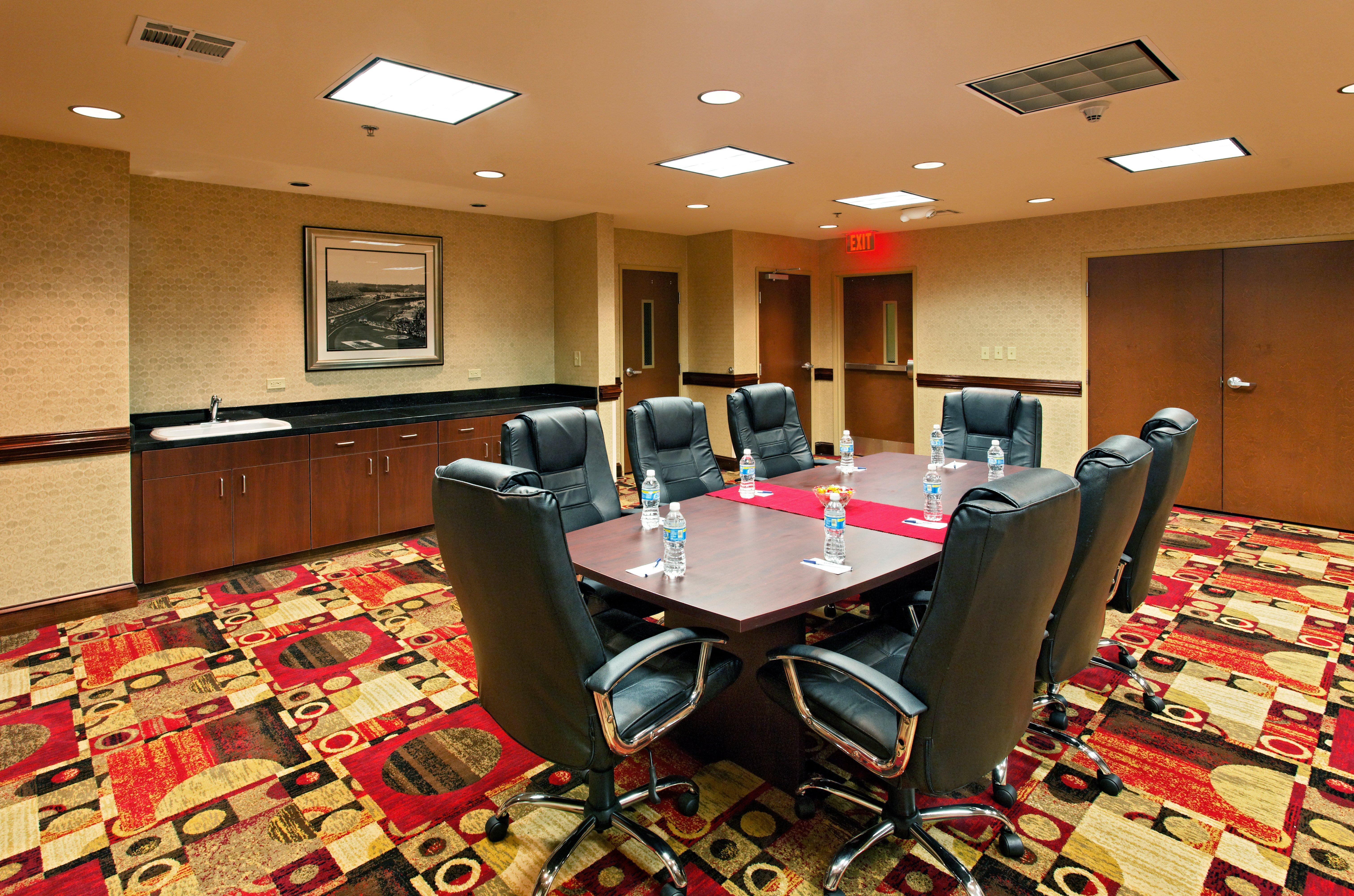 Holiday Inn Express Hotel & Suites Talladega By Ihg Екстериор снимка