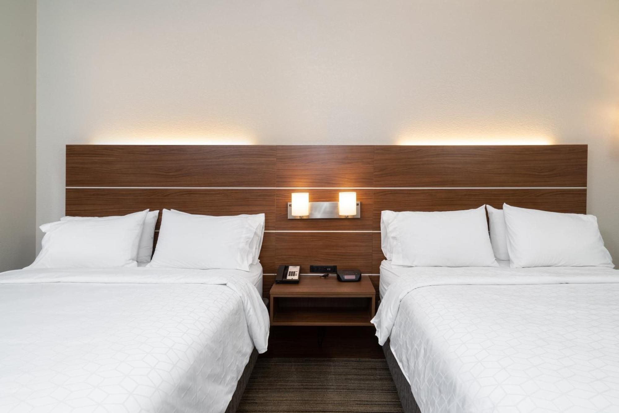 Holiday Inn Express Hotel & Suites Talladega By Ihg Екстериор снимка