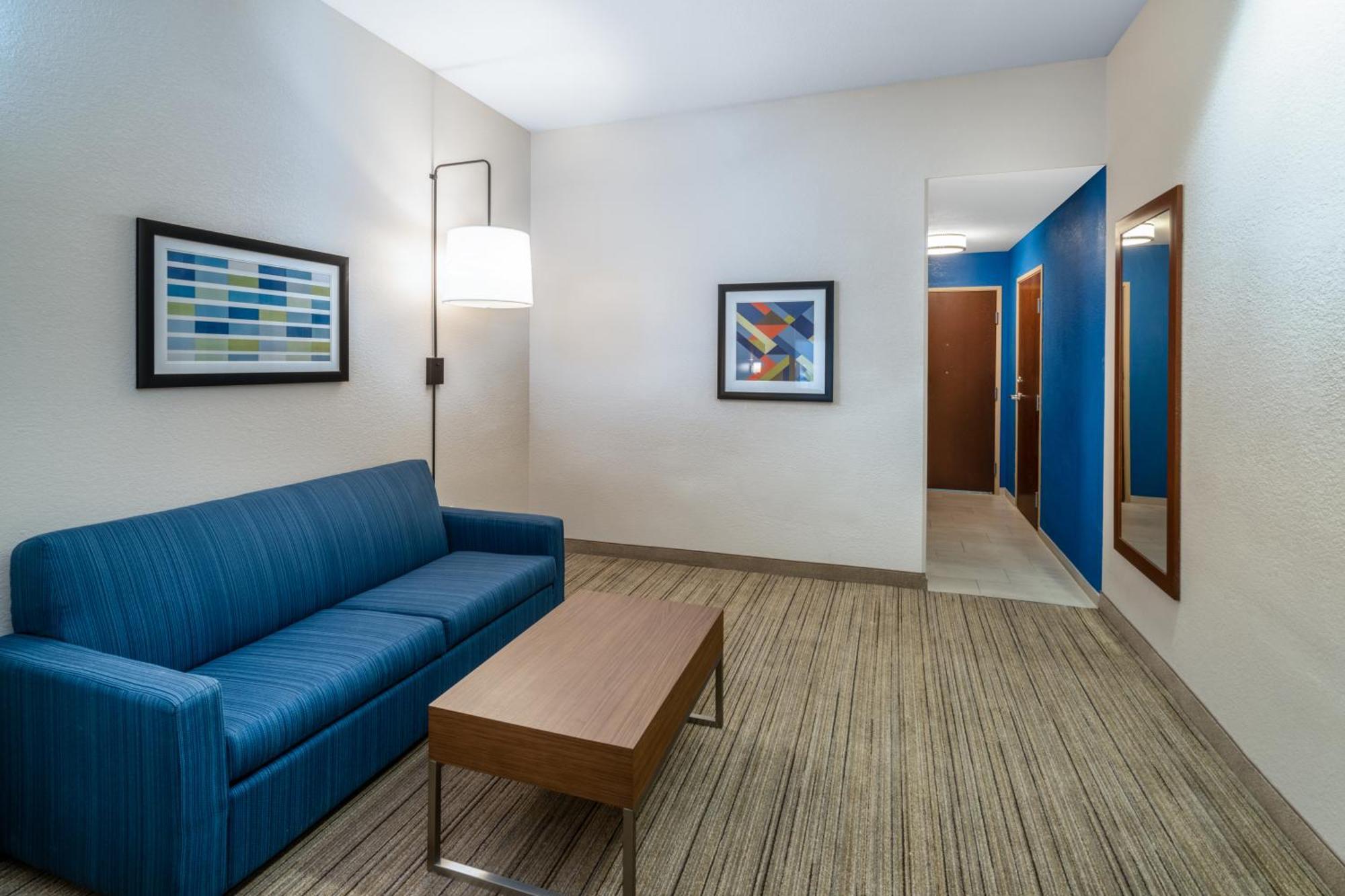 Holiday Inn Express Hotel & Suites Talladega By Ihg Екстериор снимка