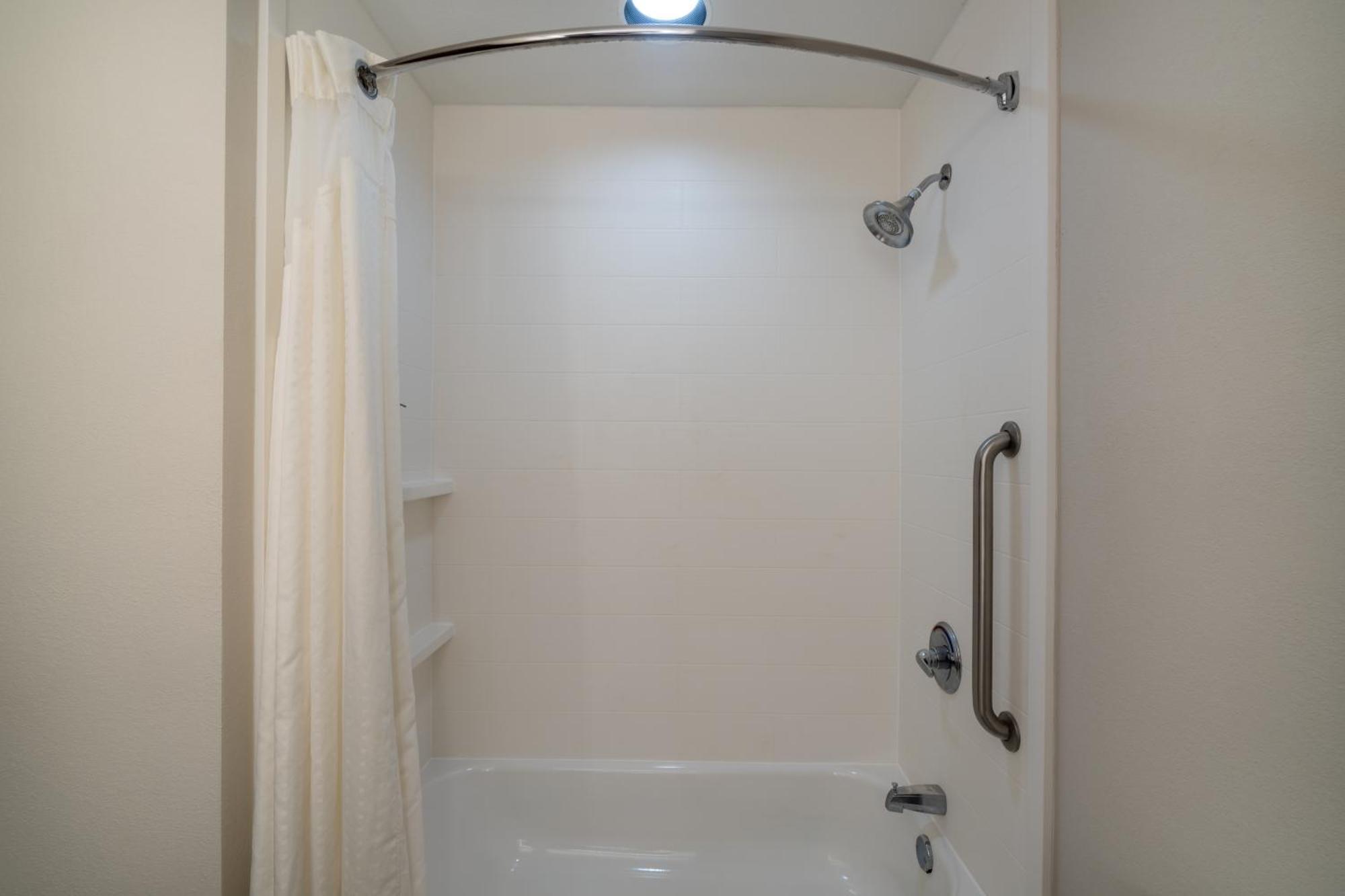 Holiday Inn Express Hotel & Suites Talladega By Ihg Екстериор снимка