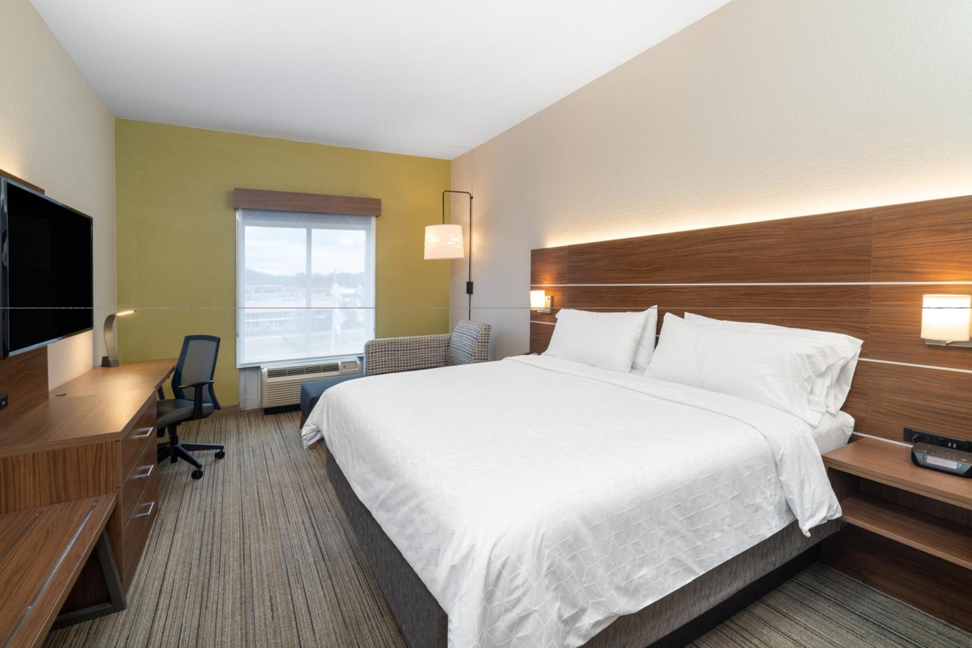 Holiday Inn Express Hotel & Suites Talladega By Ihg Стая снимка