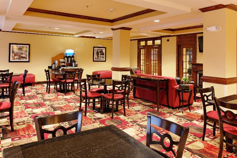 Holiday Inn Express Hotel & Suites Talladega By Ihg Екстериор снимка