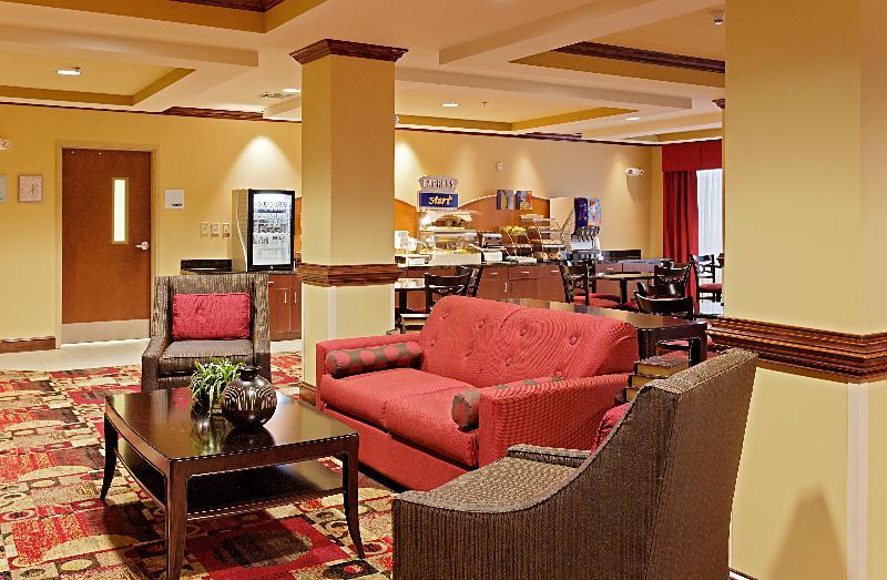 Holiday Inn Express Hotel & Suites Talladega By Ihg Екстериор снимка
